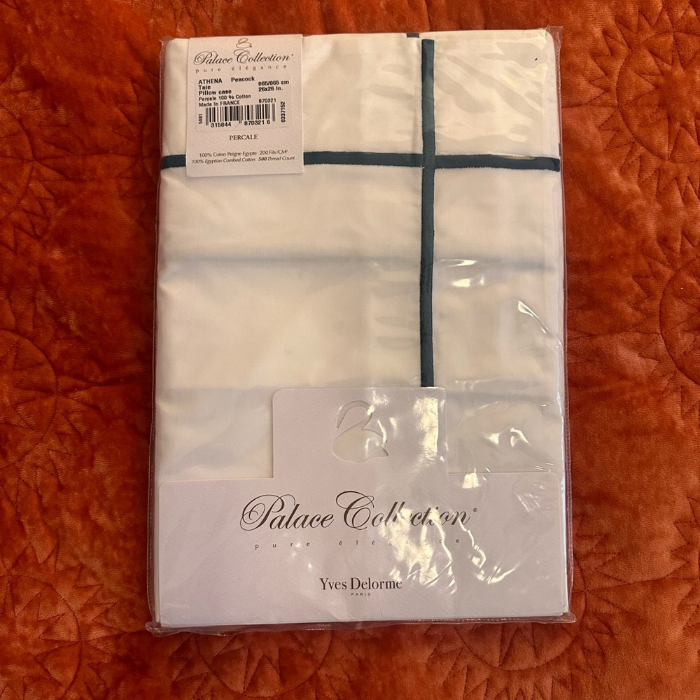 Yves Delorme 100% Egyptian Cotton White Peacock Green Sham Set 26x26 pillowcases